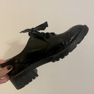 Black ribbon laced loafers